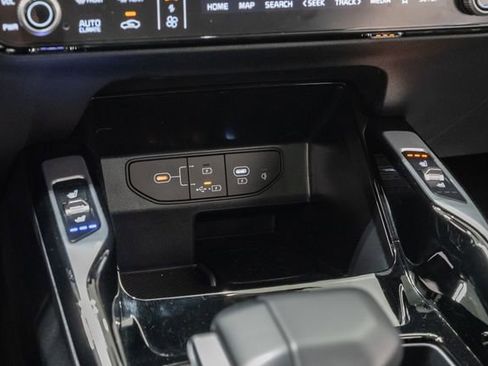 Used 2025 Kia Sorento SX FWD image 21