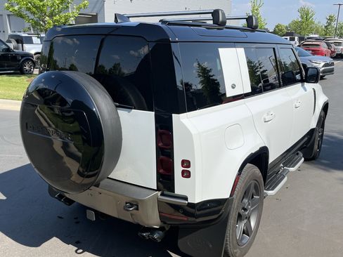 Used 2024 Land Rover Defender 110 X-Dynamic SE AWD/4WD image 7