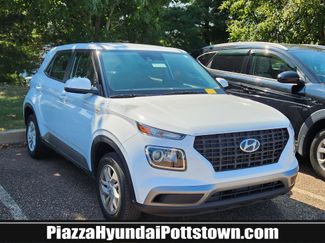 Used 2022 Hyundai Venue SE image 1