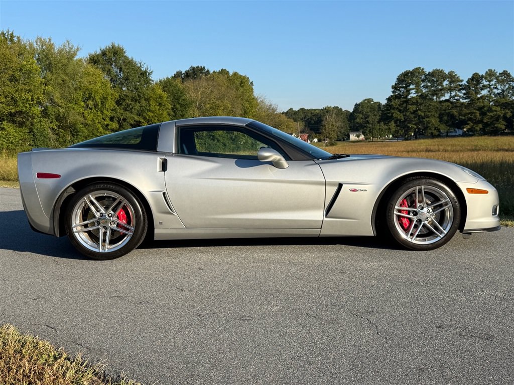 Used 2006 Chevrolet Corvette Z06 w/ Preferred Equipment Group RWD image 25