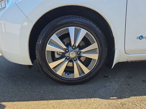 Used 2016 Nissan Leaf SV FWD image 27