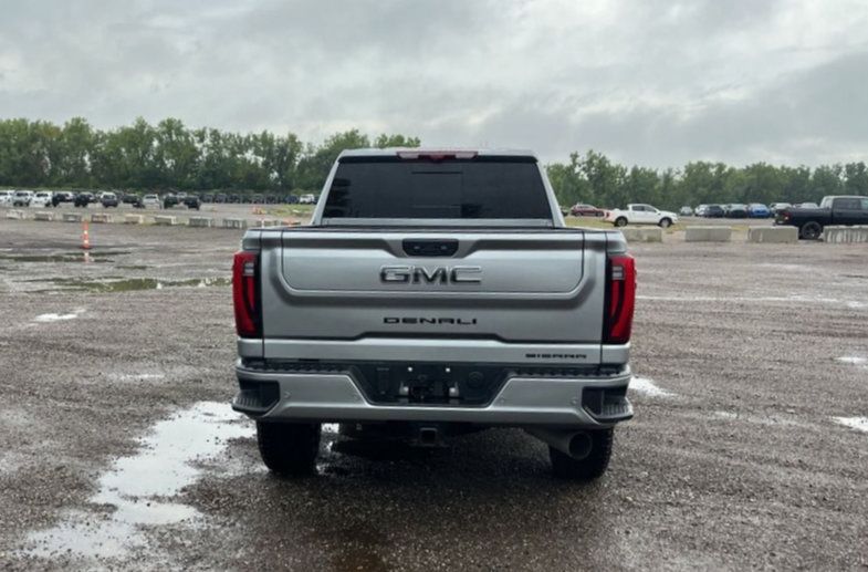 Used 2025 GMC Sierra 2500 Denali Ultimate AWD/4WD image 6