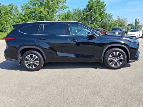 Used 2022 Toyota Highlander XLE AWD/4WD image 26