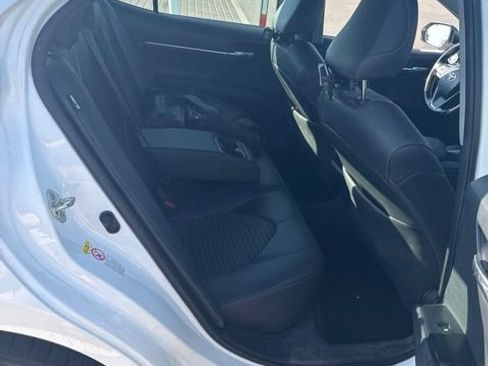Used 2018 Toyota Camry SE w/ Moonroof Package FWD image 7