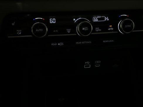 Used 2023 Honda Pilot Touring image 25
