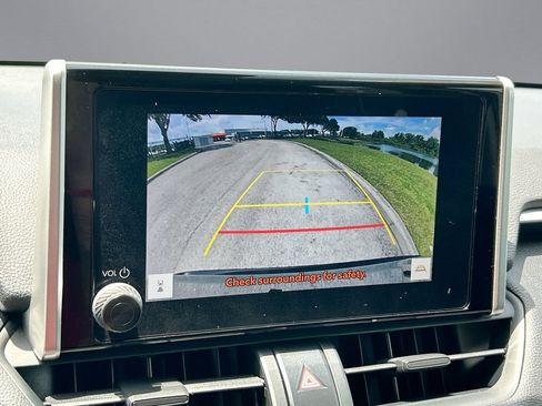Used 2025 Toyota RAV4 LE AWD/4WD image 22
