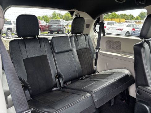 Used 2019 Dodge Grand Caravan SXT FWD image 25