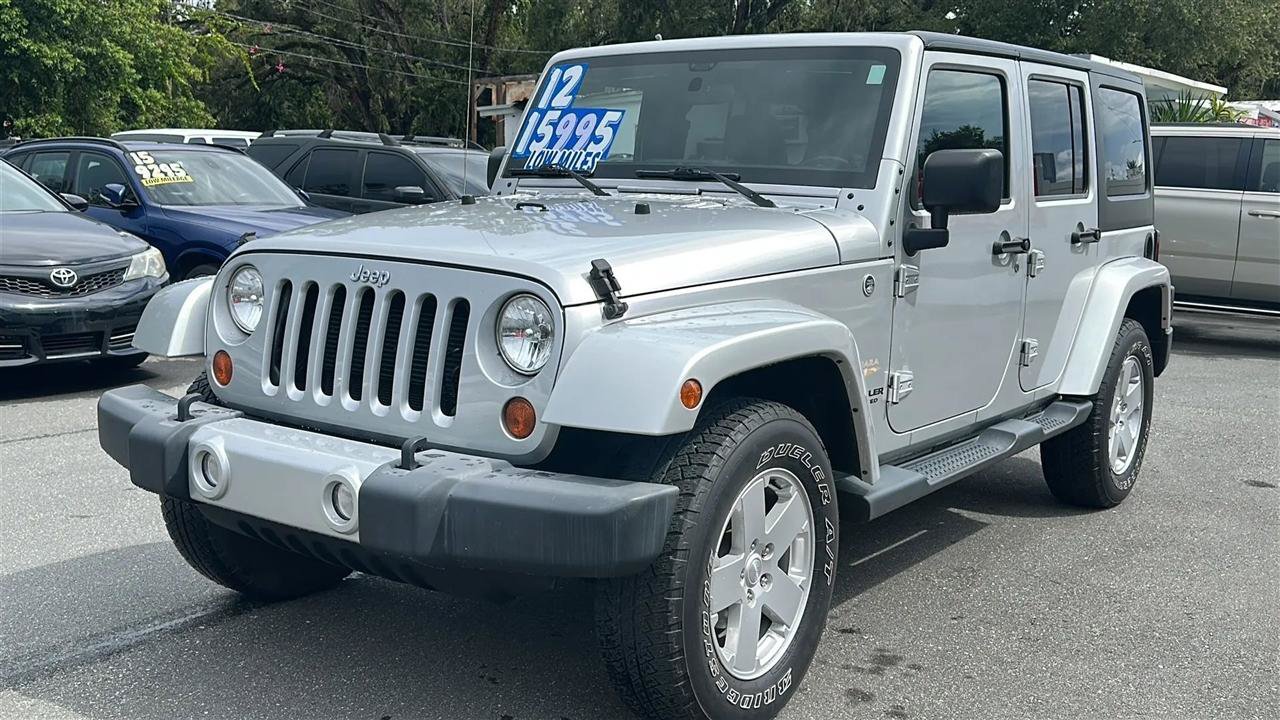 Used 2012 Jeep Wrangler Unlimited Sahara w/ Max Tow Pkg AWD/4WD image 5