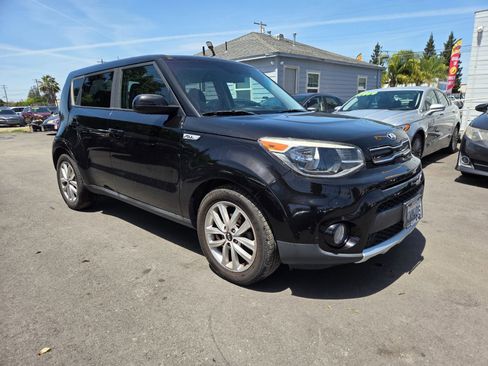 Used 2018 Kia Soul + FWD image 22