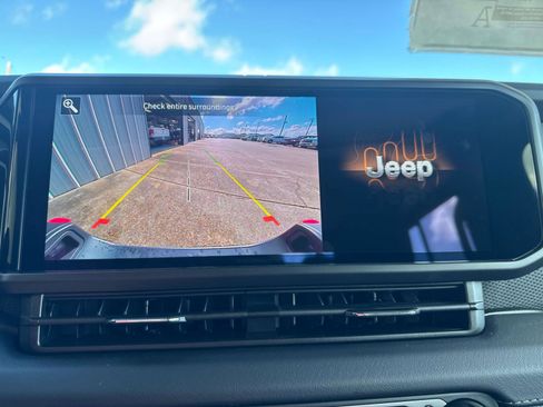 New 2025 Jeep Gladiator Rubicon w/ Convenience Group image 12