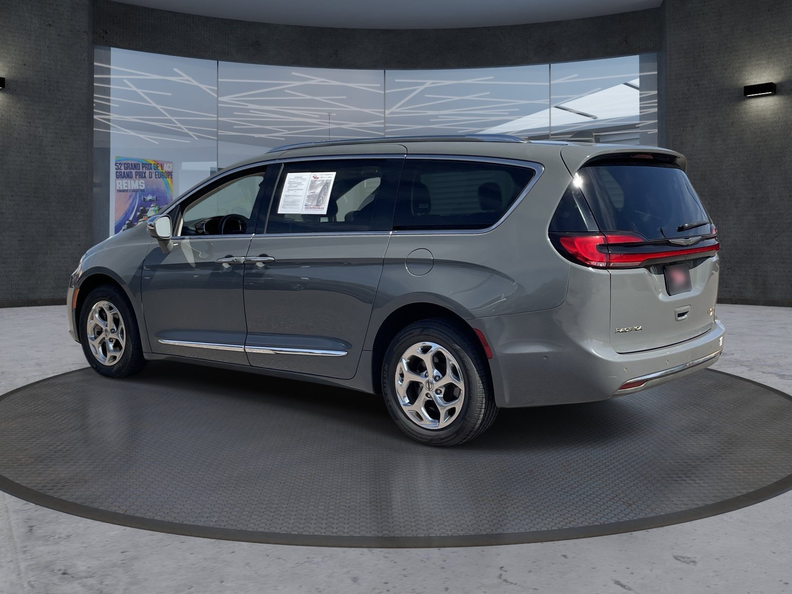 Used 2021 Chrysler Pacifica Limited w/ Premium & Safety Sphere Group AWD/4WD image 4