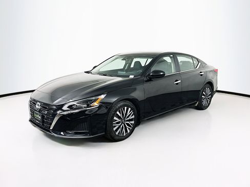 Used 2023 Nissan Altima 2.5 SV image 3