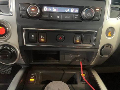 Used 2021 Nissan Titan SV w/ SV Convenience Package image 16