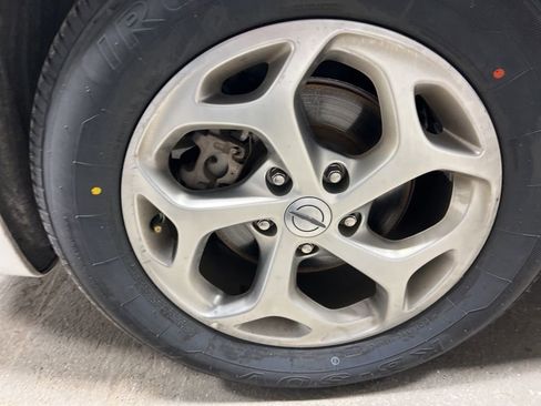 Used 2024 Chrysler Pacifica Limited image 42