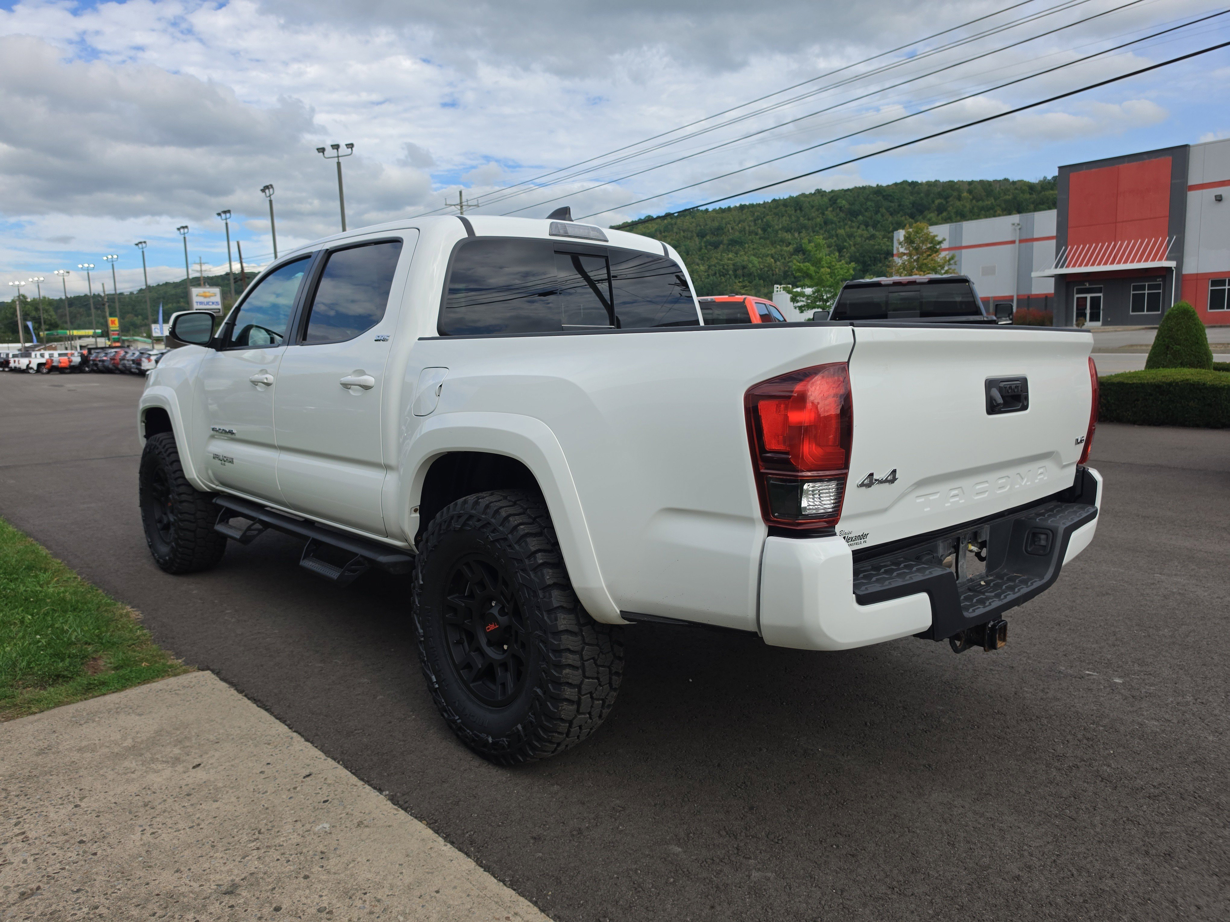 Used 2022 Toyota Tacoma SR5 w/ Technology Package AWD/4WD image 32