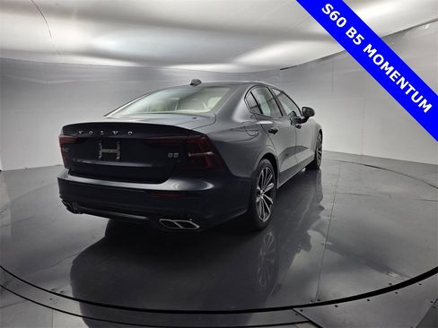 Used 2022 Volvo S60 B5 Momentum image 7