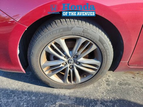 Used 2017 Toyota Camry SE FWD image 4