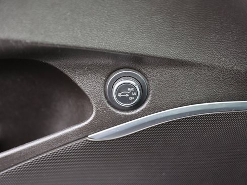 Used 2020 Buick Enclave Essence image 37