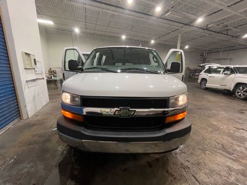 Used 2017 Chevrolet Express 3500 LT w/ LT Preferred Equipment Group image 8