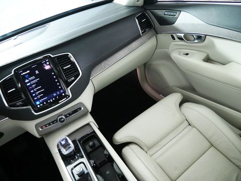 Used 2023 Volvo XC90 B6 Ultimate image 11