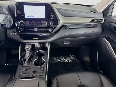 Used 2023 Toyota Highlander XLE image 24