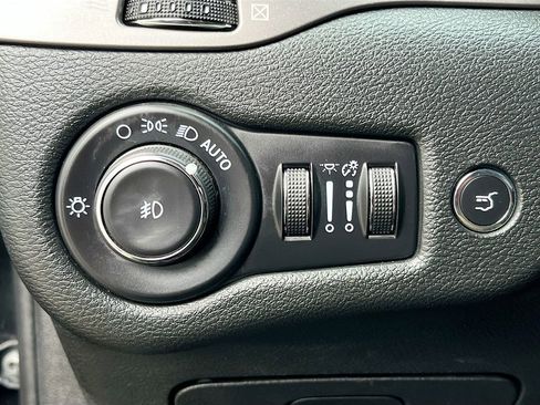 Used 2022 Jeep Cherokee Latitude Lux AWD/4WD image 10