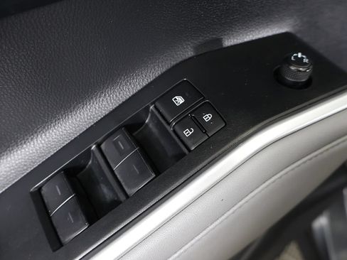 Used 2023 Toyota Highlander XLE FWD image 42