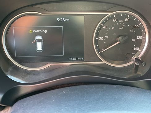 Used 2020 Nissan Kicks SR w/ SR Premium Package FWD image 11