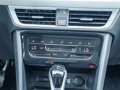 New 2025 Volkswagen Taos SE image 29