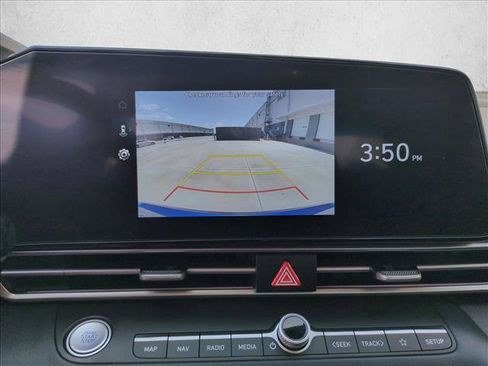 Used 2024 Hyundai Elantra SEL FWD image 13