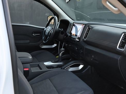 Used 2022 Nissan Frontier SV w/ Technology Package image 17