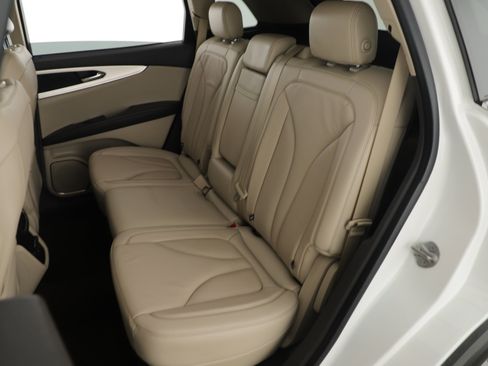 Used 2020 Lincoln Nautilus FWD w/ Equipment Group 101A image 21