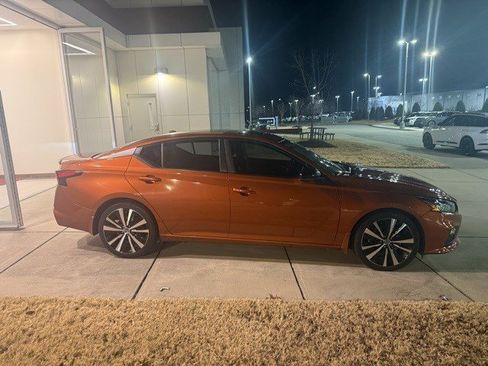 Used 2021 Nissan Altima 2.5 SR w/ SR Premium Package image 4