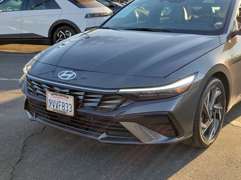 Used 2025 Hyundai Elantra Limited image 27