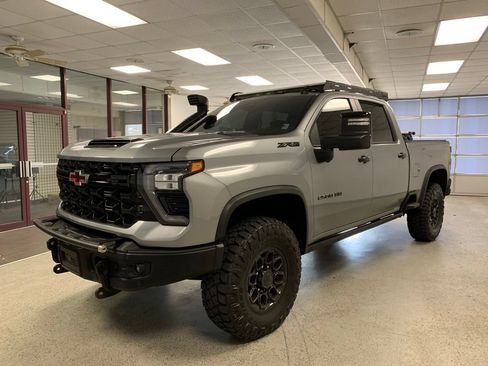 Used 2025 Chevrolet Silverado 2500 ZR2 w/ ZR2 Bison Edition AWD/4WD image 4