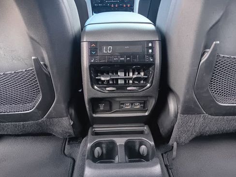 Used 2022 Jeep Grand Cherokee L Limited image 17