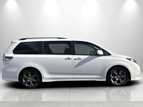 Used 2015 Toyota Sienna SE image 8