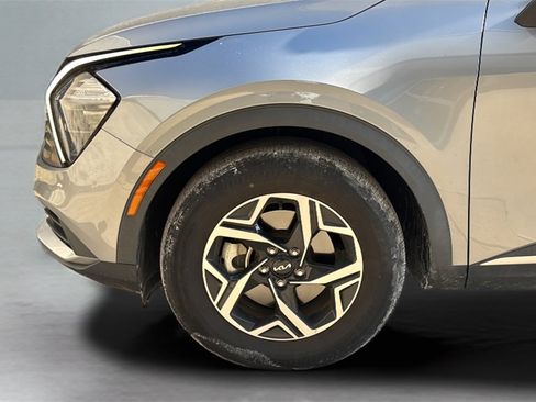 Used 2023 Kia Sportage LX image 9