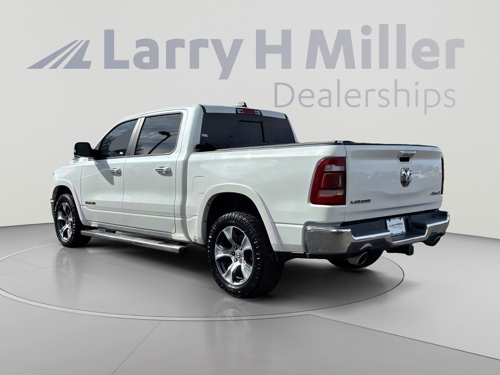 Used 2019 RAM 1500 Laramie AWD/4WD image 4