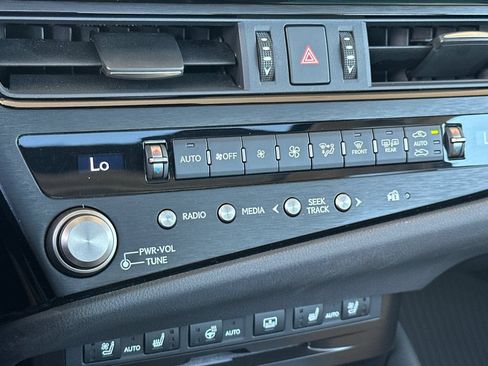 Used 2022 Lexus ES 300h w/ Accessory Package 2 FWD image 17