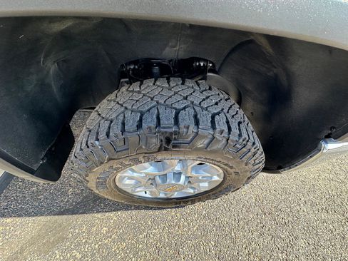 Used 2025 Chevrolet Silverado 2500 LT w/ Convenience Package image 32