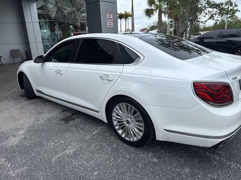Used 2019 Kia K900 Luxury w/ VIP Package image 9