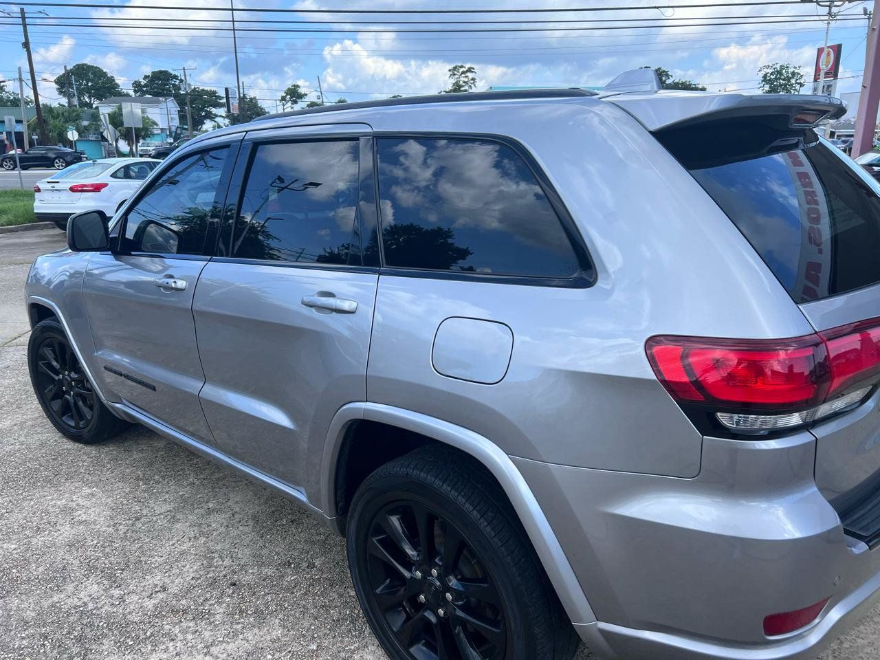 Used 2017 Jeep Grand Cherokee Altitude RWD image 6