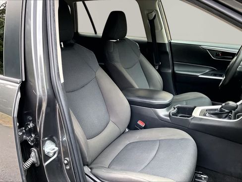 Certified 2023 Toyota RAV4 LE FWD image 9
