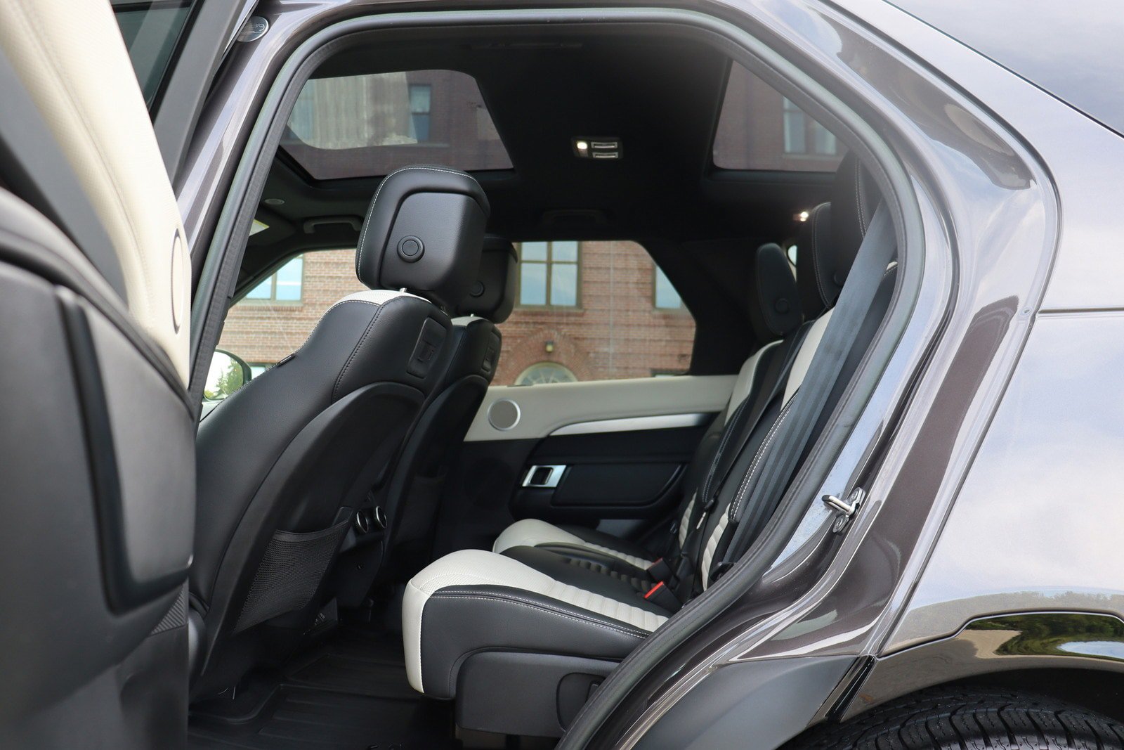 Used 2023 Land Rover Discovery S R-Dynamic AWD/4WD image 14