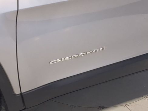 Used 2014 Jeep Cherokee Latitude w/ Comfort/Convenience Group FWD image 16