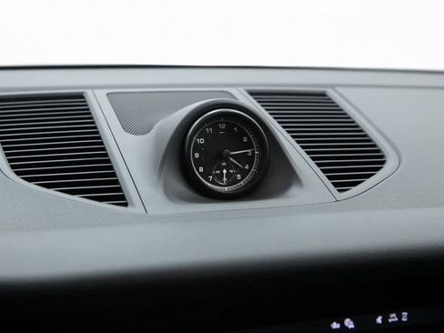 Certified 2025 Porsche Macan image 25