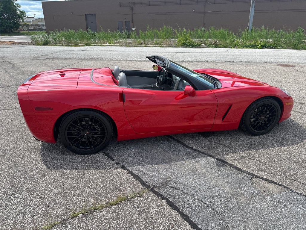 Used 2005 Chevrolet Corvette Convertible w/ Preferred Equipment Group RWD image 33