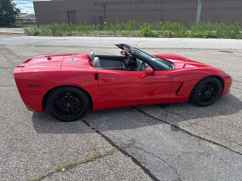 Used 2005 Chevrolet Corvette Convertible w/ Preferred Equipment Group RWD image 33