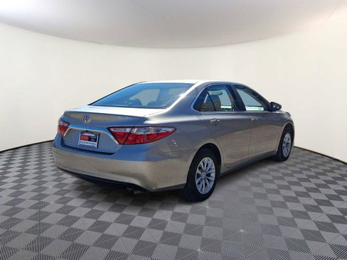 Used 2017 Toyota Camry LE image 6